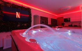 CASA AMOR&SPA, appartement suite jacuzzi&piscine chauffée